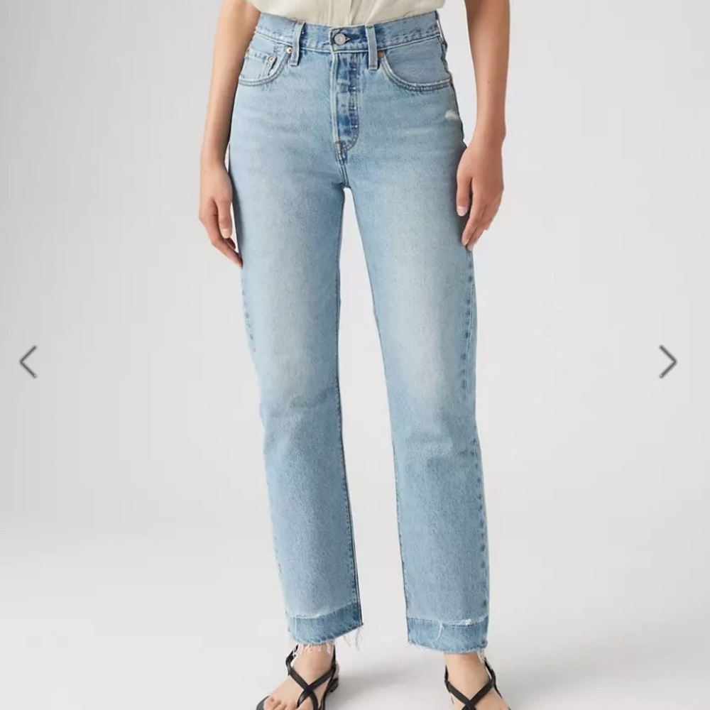 NWT Levi’s 501 Original Jeans Outside Theater Light Wash Straight Leg Denim 28 - Picture 3 of 15